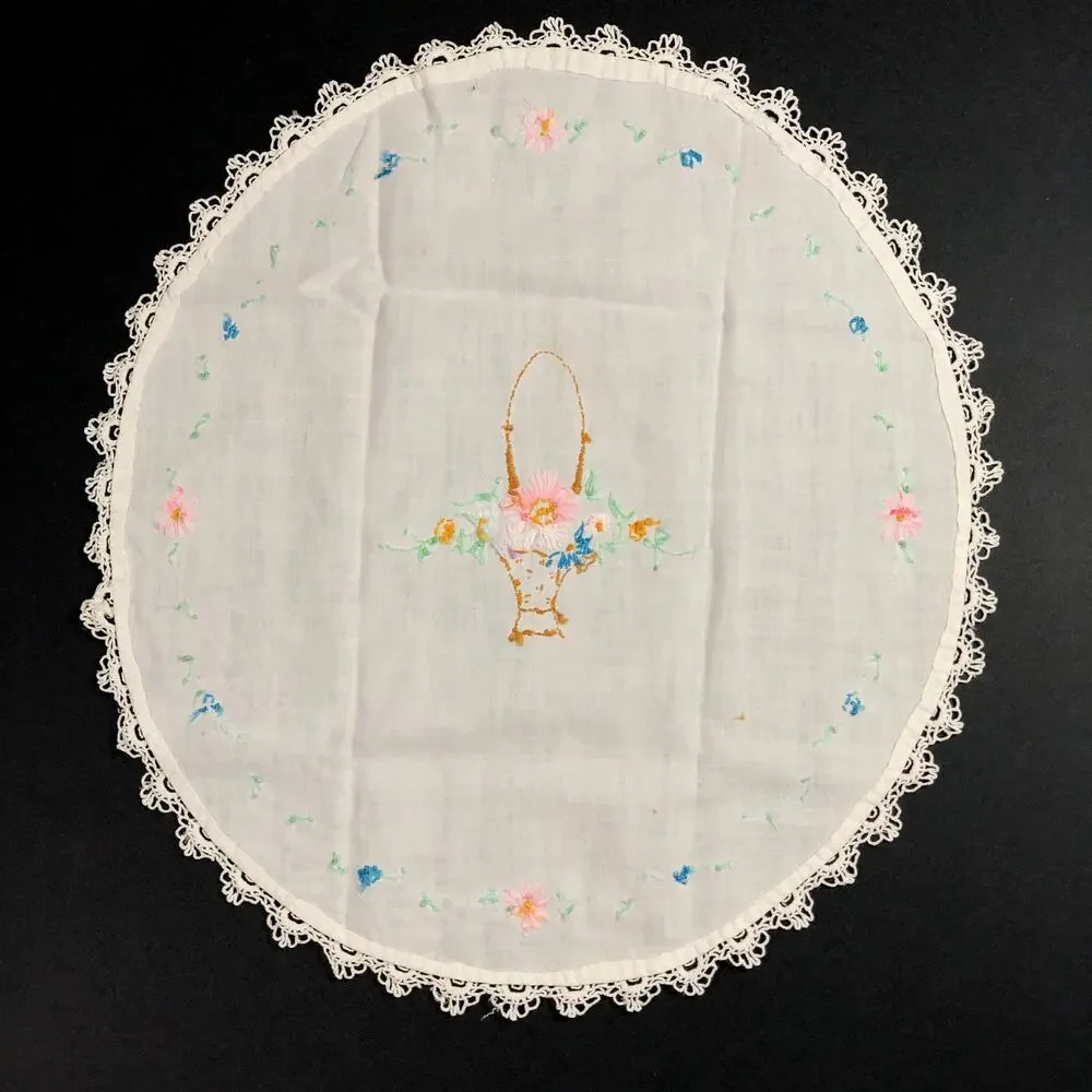 Vintage Oval White Table Topper Embroidery Crocheted Edge 14
